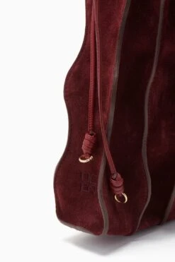 ULLA JOHNSON Adria Large Pleated Wave Bag - Mahogany 8 ULLA JOHNSON Adria Large Pleated Wave Bag - Mahogany -ULLA JOHNSON Outlet FA231124 ADRIALARGEPLEATEDWAVEBAG MAHAGONY c r web