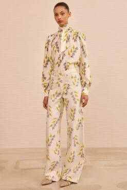 ULLA JOHNSON The Willow Wide Leg Jean - Infinite Flower 8 ULLA JOHNSON The Willow Wide Leg Jean - Infinite Flower -ULLA JOHNSON Outlet NOTFINAL ULLAJOHNSON TheWillowWideLegJean INFINITEFLOWER UJ9904065 01 MAIN