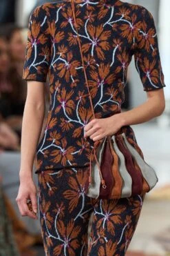 ULLA JOHNSON Adria Small Pleated Wave Bag - Agave Colorblock -ULLA JOHNSON Outlet UJ AW23 look37B ArmandoGrillo