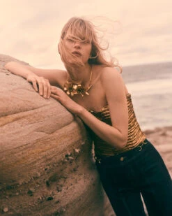 ULLA JOHNSON Heleen Metallic Cropped Bustier Top - Oro -ULLA JOHNSON Outlet UJ AW25 CAMPAIGN 4x5 24