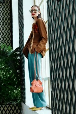 ULLA JOHNSON Zehra Draped Jacket - Cinder -ULLA JOHNSON Outlet UJ PS26 1500x2250 32 b8c65126 8abd 4309 9a38 de09408cd3a8