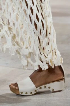 ULLA JOHNSON Esti Clog - Cowrie 9 ULLA JOHNSON Esti Clog - Cowrie -ULLA JOHNSON Outlet UJ SS25 2x3 DETAILS 36