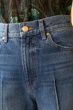 ULLA JOHNSON The Genevieve Jean - Danube Dark Indigo Wash 8 ULLA JOHNSON The Genevieve Jean - Danube Dark Indigo Wash -ULLA JOHNSON Outlet ULLA JOHNSON GENEVIEVE JEAN DANUBE DARK INDIGO 04