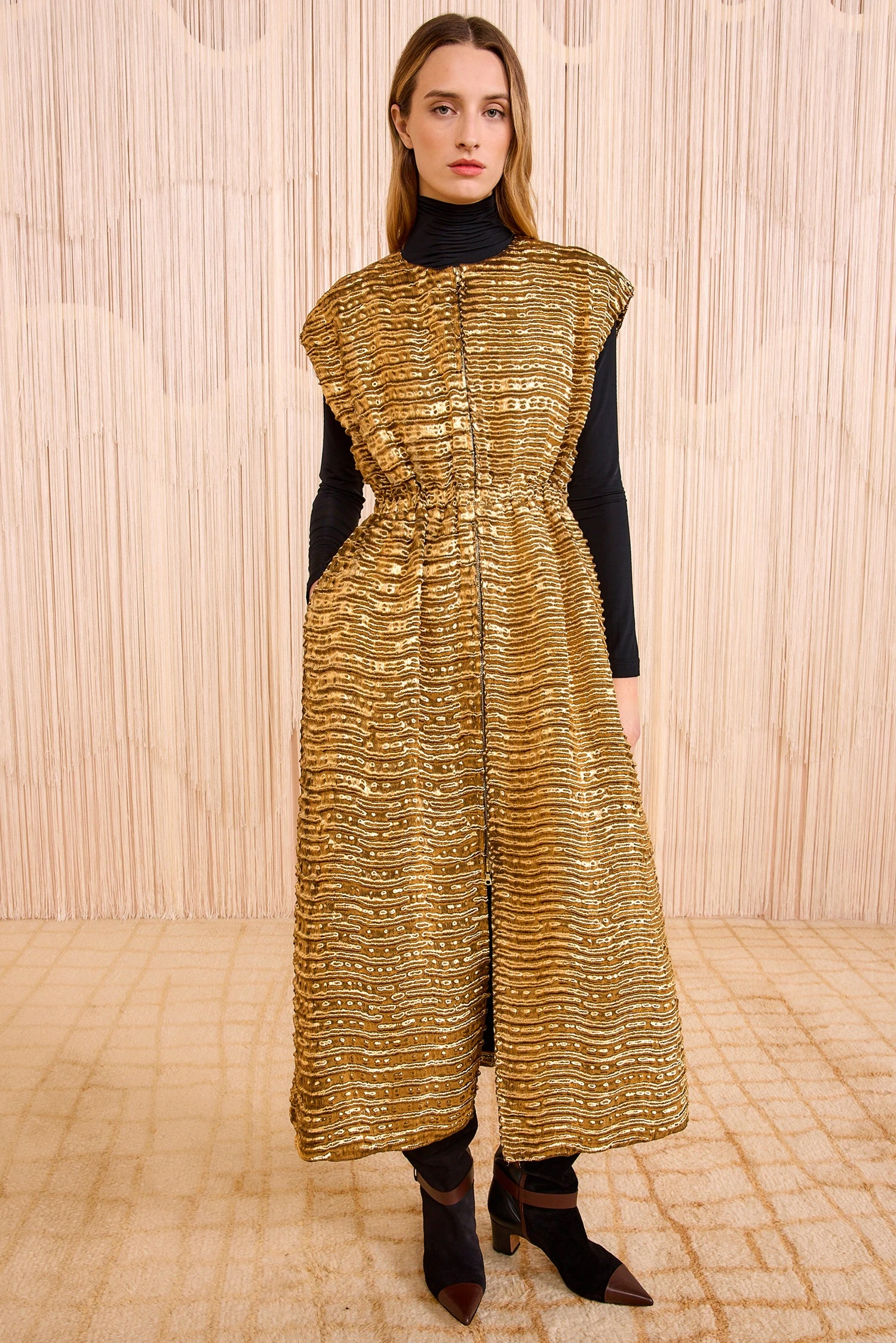 ULLA JOHNSON Agathe Metallic Short Sleeve Coat - Oro 3 ULLA JOHNSON Agathe Metallic Short Sleeve Coat - Oro - Image 3