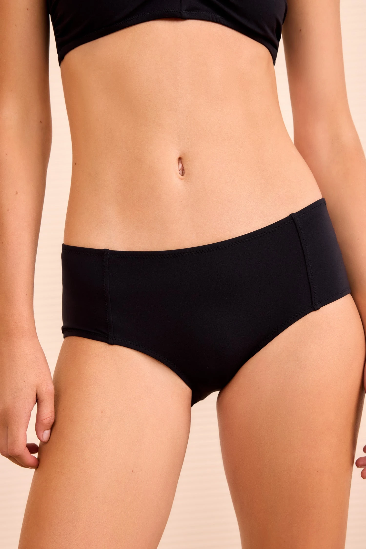ULLA JOHNSON Amalfi Mid Rise Bikini Bottom - Noir 2 ULLA JOHNSON Amalfi Mid Rise Bikini Bottom - Noir - Image 2
