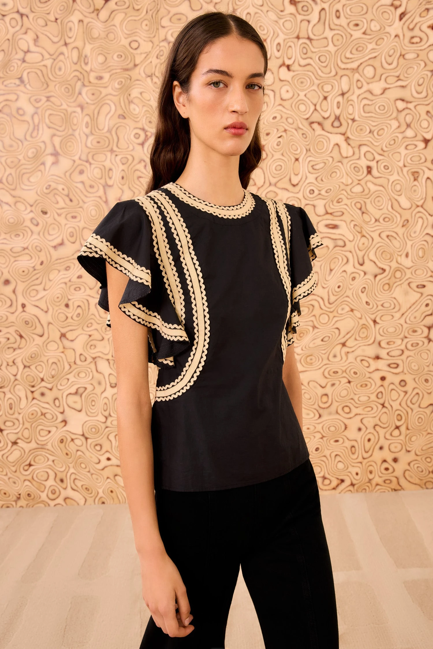 ULLA JOHNSON Anora Flutter Sleeve Top - Noir 1 ULLA JOHNSON Anora Flutter Sleeve Top - Noir