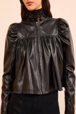 ULLA JOHNSON Anouk Zip Up Leather Jacket - Noir 8 ULLA JOHNSON Anouk Zip Up Leather Jacket - Noir -ULLA JOHNSON Outlet ULLAJOHNSON AnoukZipUpLeatherJacket NOIR PS260506 02 Alt ddd47b01 35d4 43b9 8367 669b94a0a865