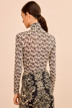 ULLA JOHNSON Aurelia Jersey Long Sleeve Turtleneck - Silhouette -ULLA JOHNSON Outlet ULLAJOHNSON AureliaJerseyLongSleeveTurtleneck SILHOUETTE PS260817 05