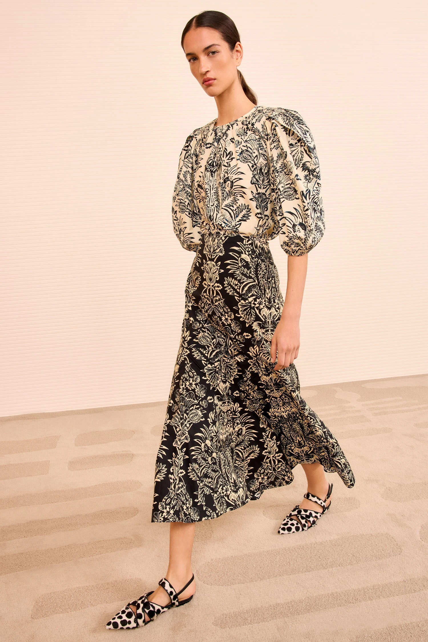 ULLA JOHNSON Clarisse Trumpet Midi Skirt - Noir Flora 1 ULLA JOHNSON Clarisse Trumpet Midi Skirt - Noir Flora