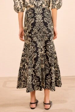 ULLA JOHNSON Clarisse Trumpet Midi Skirt - Noir Flora 8 ULLA JOHNSON Clarisse Trumpet Midi Skirt - Noir Flora -ULLA JOHNSON Outlet ULLAJOHNSON ClarisseFittedCottonMidiSkirt NOIRFLORA PS260321 03