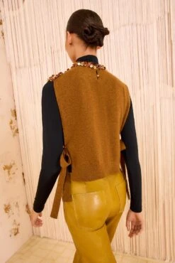 ULLA JOHNSON Cosima Embroidered Cashmere Vest - Umber 10 ULLA JOHNSON Cosima Embroidered Cashmere Vest - Umber -ULLA JOHNSON Outlet ULLAJOHNSON CosimaEmbroideredCashmereVest UMBER FA250722 04 083ed7c5 ec1a 4230 b0ec f1f54af84763