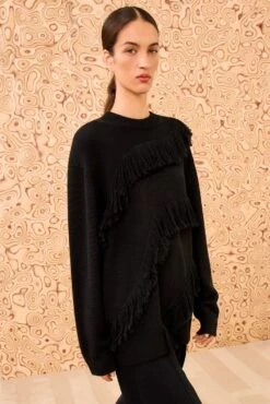 ULLA JOHNSON Ina Oversized Fringe Pullover - Noir 6 ULLA JOHNSON Ina Oversized Fringe Pullover - Noir -ULLA JOHNSON Outlet ULLAJOHNSON InaOversizedPulloverwithFringe NOIR PS260734 01 Main