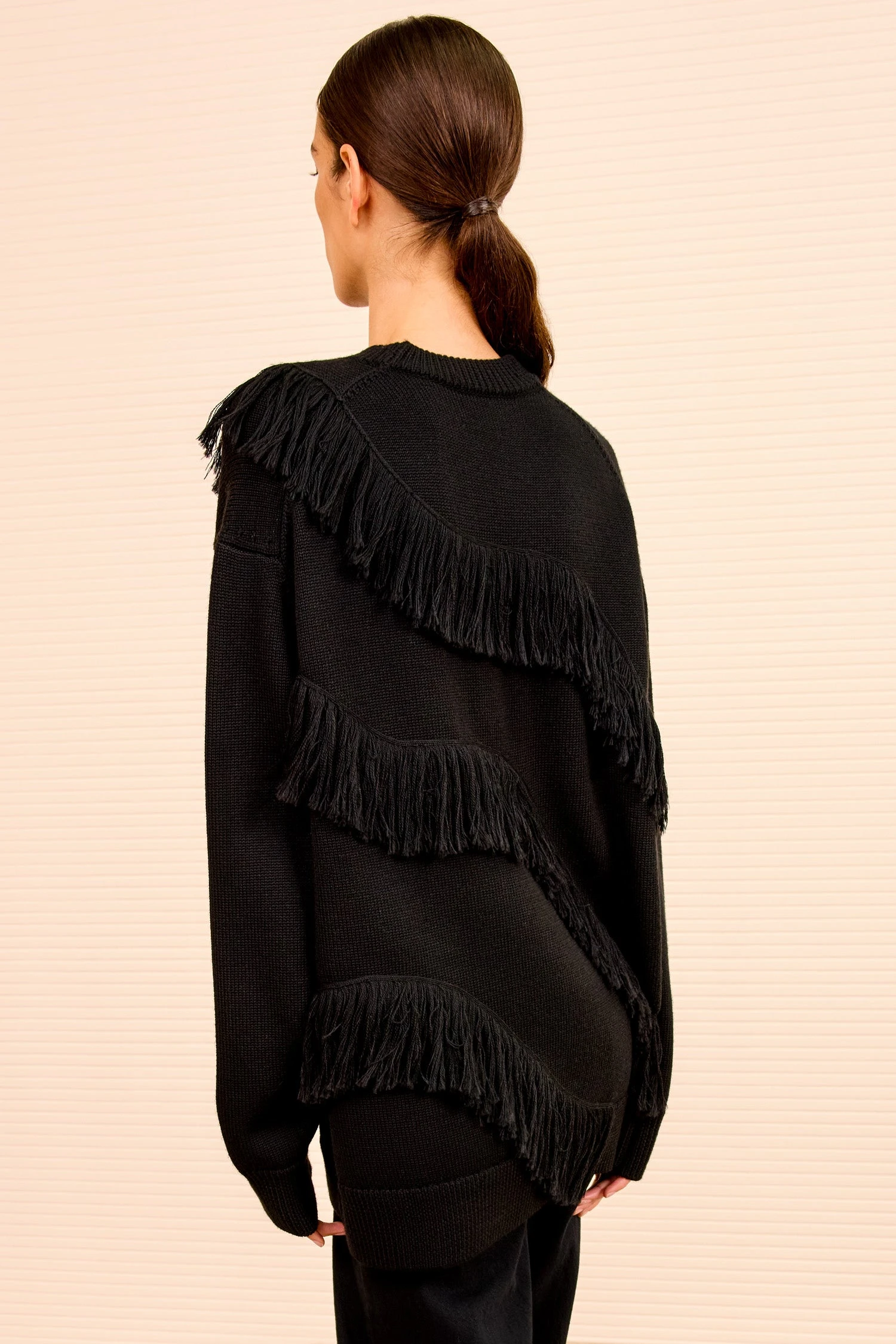 ULLA JOHNSON Ina Oversized Fringe Pullover - Noir 4 ULLA JOHNSON Ina Oversized Fringe Pullover - Noir - Image 4