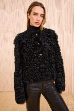ULLA JOHNSON Irina Short Shearling Coat - Noir 10 ULLA JOHNSON Irina Short Shearling Coat - Noir -ULLA JOHNSON Outlet ULLAJOHNSON IrinaShortShearlingCoat NOIR FA251201 03