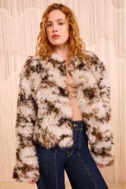 ULLA JOHNSON Irina Short Shearling Coat - Pietra 11 ULLA JOHNSON Irina Short Shearling Coat - Pietra -ULLA JOHNSON Outlet ULLAJOHNSON IrinaShortShearlingCoat PIETRA FA251201 03