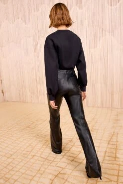 ULLA JOHNSON Kadin Leather Mid Rise Pant - Noir -ULLA JOHNSON Outlet ULLAJOHNSON KadinLeatherMidRisePant NOIR FA250408 04 476c2ab3 1ca0 495d 8a6e 4324d5effe4a