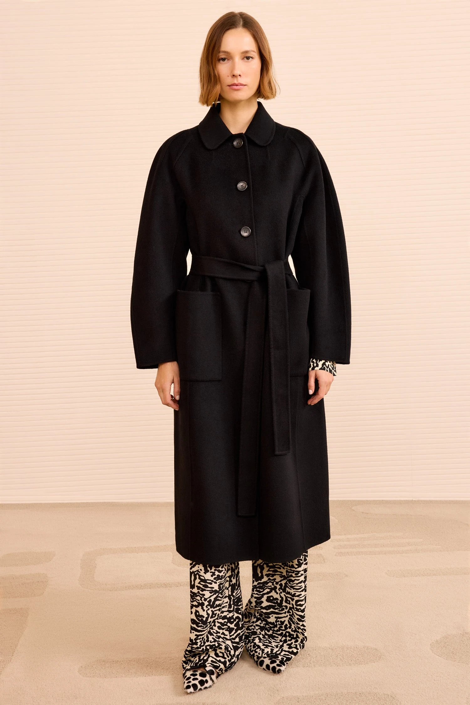 ULLA JOHNSON Lisbeth Long Wool Coat With Belt - Noir 4 ULLA JOHNSON Lisbeth Long Wool Coat With Belt - Noir - Image 4