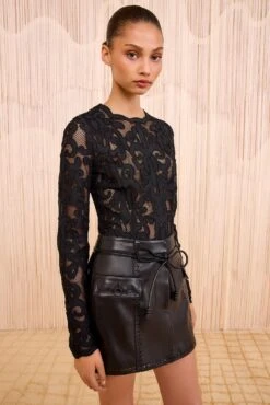 ULLA JOHNSON Luna Leather Mini Skirt - Noir -ULLA JOHNSON Outlet ULLAJOHNSON LunaLeatherMiniSkirt NOIR FA250315 03 a7e3825e 3d0c 43b9 a0ea 1647da49593d