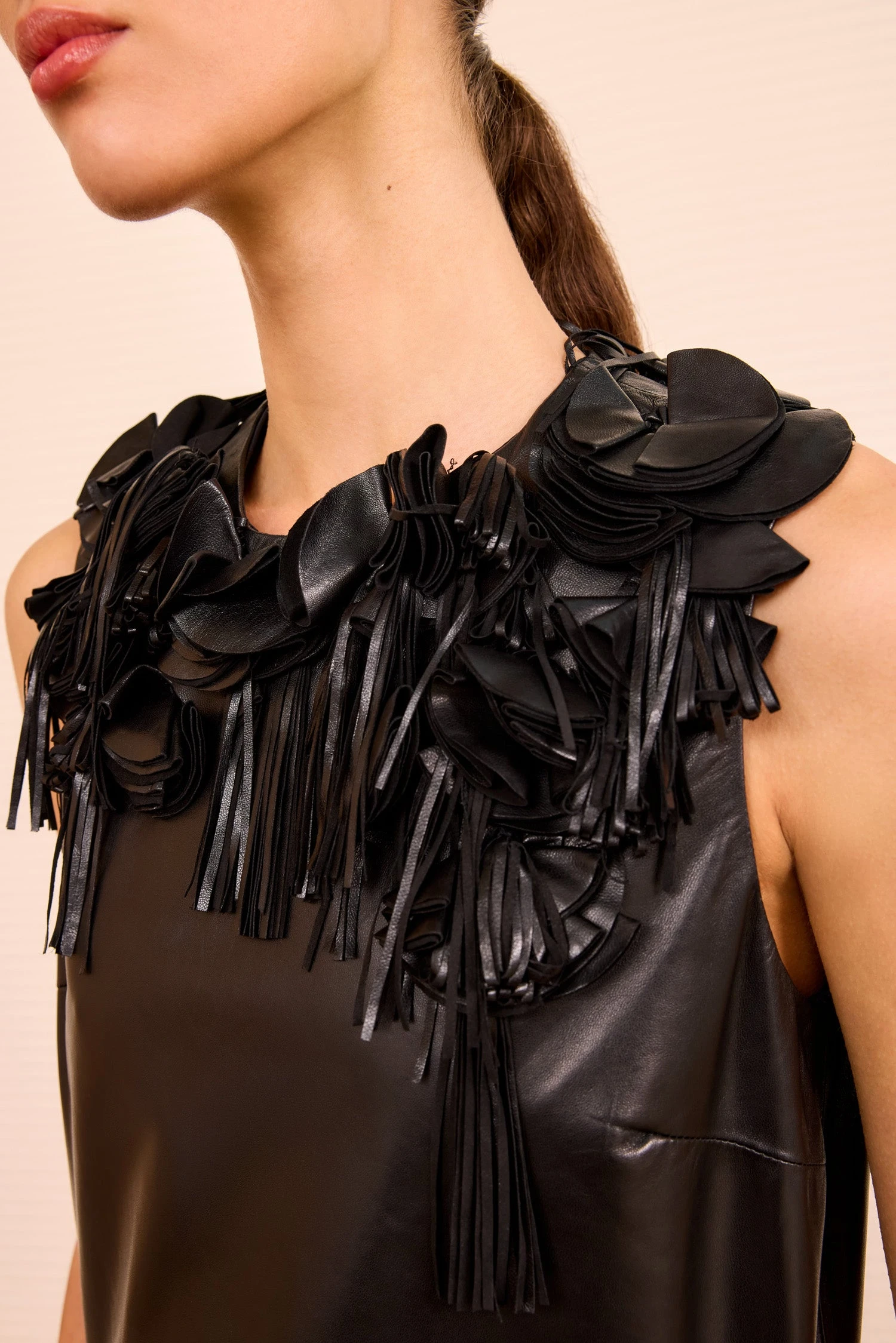 ULLA JOHNSON Marlowe Floral Applique Leather Top - Noir 2 ULLA JOHNSON Marlowe Floral Applique Leather Top - Noir - Image 2