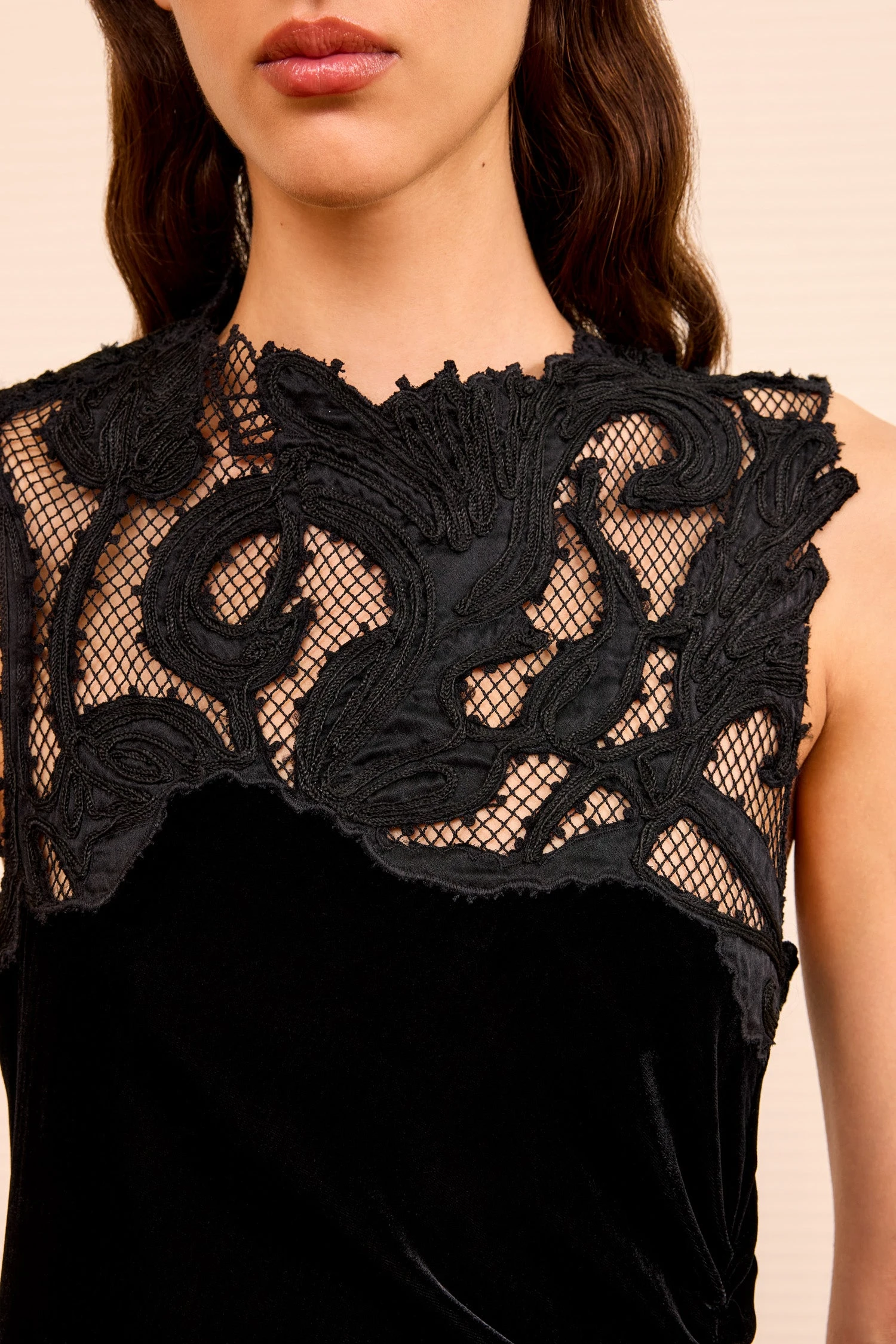 ULLA JOHNSON Rosaria Embroidered Ruched Dress - Noir 2 ULLA JOHNSON Rosaria Embroidered Ruched Dress - Noir - Image 2