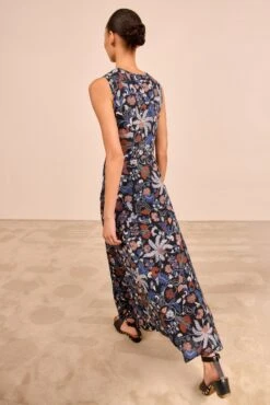 ULLA JOHNSON Lina Sleeveless Ruched Midi Dress - Moonlight Floral 7 ULLA JOHNSON Lina Sleeveless Ruched Midi Dress - Moonlight Floral -ULLA JOHNSON Outlet ULLAJOHNSON SLEEVELESSNAIA MOONLIGHTFLORAL UJ990805 04