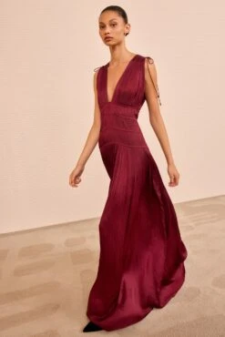 ULLA JOHNSON Tasneem Deep V Gown - Claret 7 ULLA JOHNSON Tasneem Deep V Gown - Claret -ULLA JOHNSON Outlet ULLAJOHNSON TasneemDeepVGown CLARET PS260100 03
