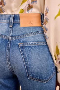 ULLA JOHNSON The Frayed Lou Jean - Rhine 10 ULLA JOHNSON The Frayed Lou Jean - Rhine -ULLA JOHNSON Outlet ULLAJOHNSON TheFrayedLouHighRiseJean RHINE UJ9904064 04