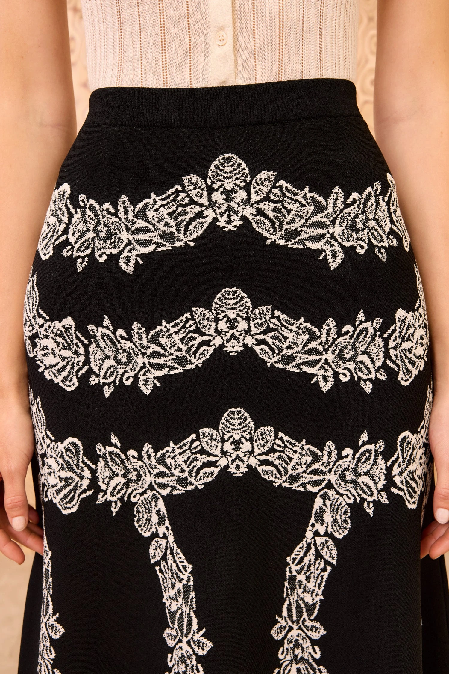 ULLA JOHNSON Valencia Jacquard Midi Skirt - Noir 3 ULLA JOHNSON Valencia Jacquard Midi Skirt - Noir - Image 3