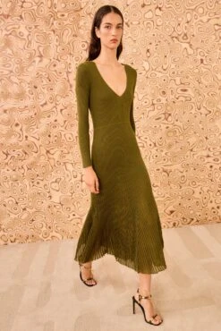 ULLA JOHNSON Zeda V Neck Midi Dress - Olive 8 ULLA JOHNSON Zeda V Neck Midi Dress - Olive -ULLA JOHNSON Outlet ULLAJOHNSON ZedaLongSleeveKnitDress OLIVE PS260761 03