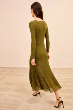 ULLA JOHNSON Zeda V Neck Midi Dress - Olive 9 ULLA JOHNSON Zeda V Neck Midi Dress - Olive -ULLA JOHNSON Outlet ULLAJOHNSON ZedaLongSleeveKnitDress OLIVE PS260761 04