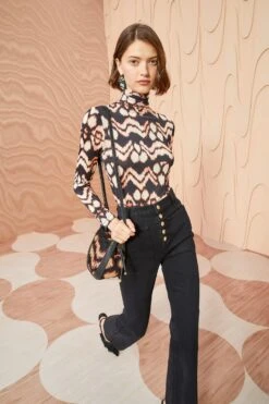 ULLA JOHNSON Aurelia Turtleneck - Obsidian 7 ULLA JOHNSON Aurelia Turtleneck - Obsidian -ULLA JOHNSON Outlet ULLA JOHNSON Aurelia Turtleneck OBSIDIAN 01 MAIN