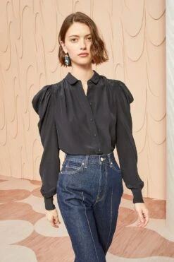 ULLA JOHNSON Dari Blouse - Noir 9 ULLA JOHNSON Dari Blouse - Noir -ULLA JOHNSON Outlet ULLA JOHNSON Dara Blouse NOIR 01 MAIN