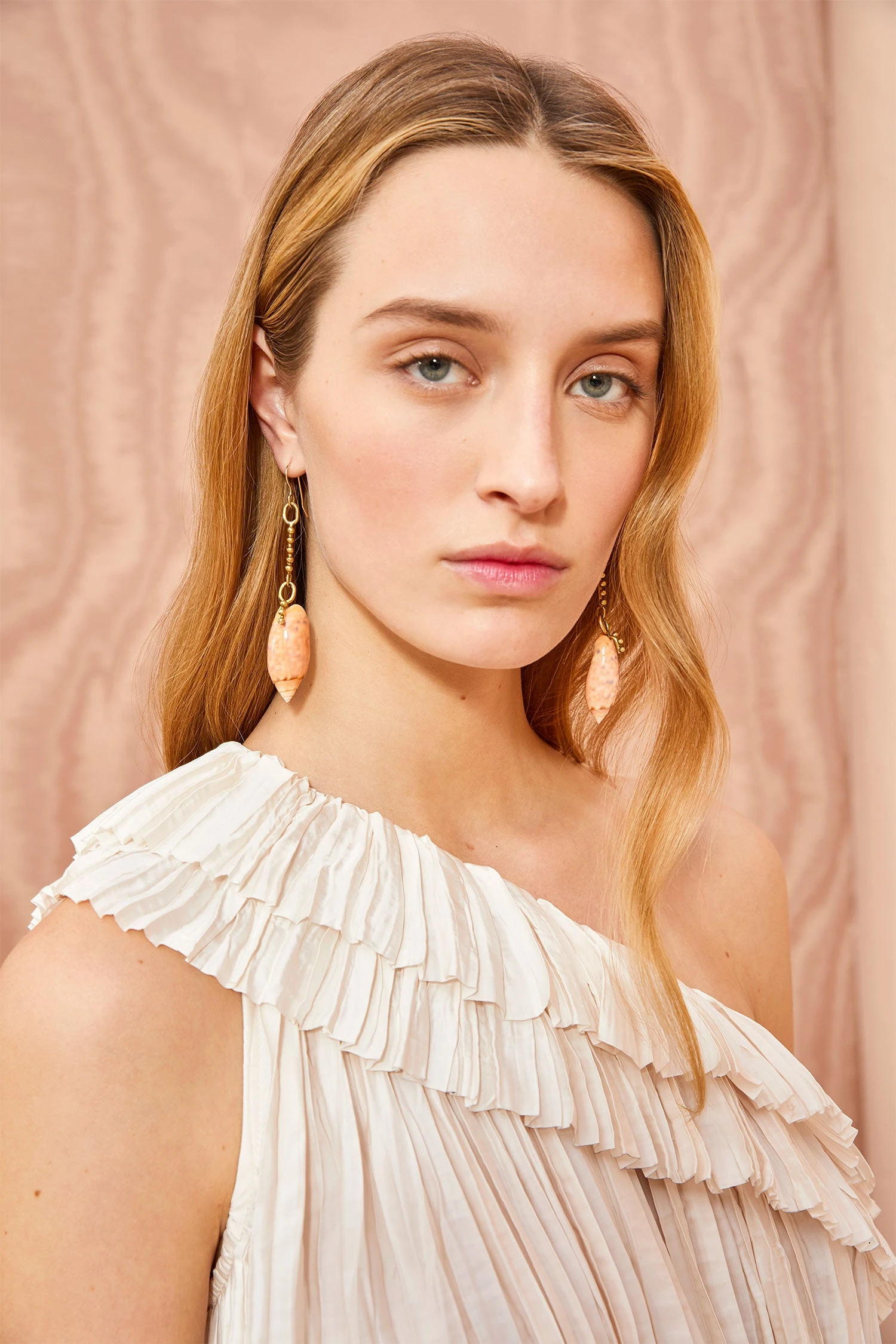 ULLA JOHNSON Small Shell Drop Earring - Pink Mitra Shell 1 ULLA JOHNSON Small Shell Drop Earring - Pink Mitra Shell