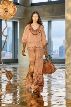 ULLA JOHNSON Gaelle Silk High Waist Maxi Skirt - Desert Rose 10 ULLA JOHNSON Gaelle Silk High Waist Maxi Skirt - Desert Rose -ULLA JOHNSON Outlet UllaJohnsonF2516 8f8397ac 5790 44b3 beb6 bec3bf5bc2fe