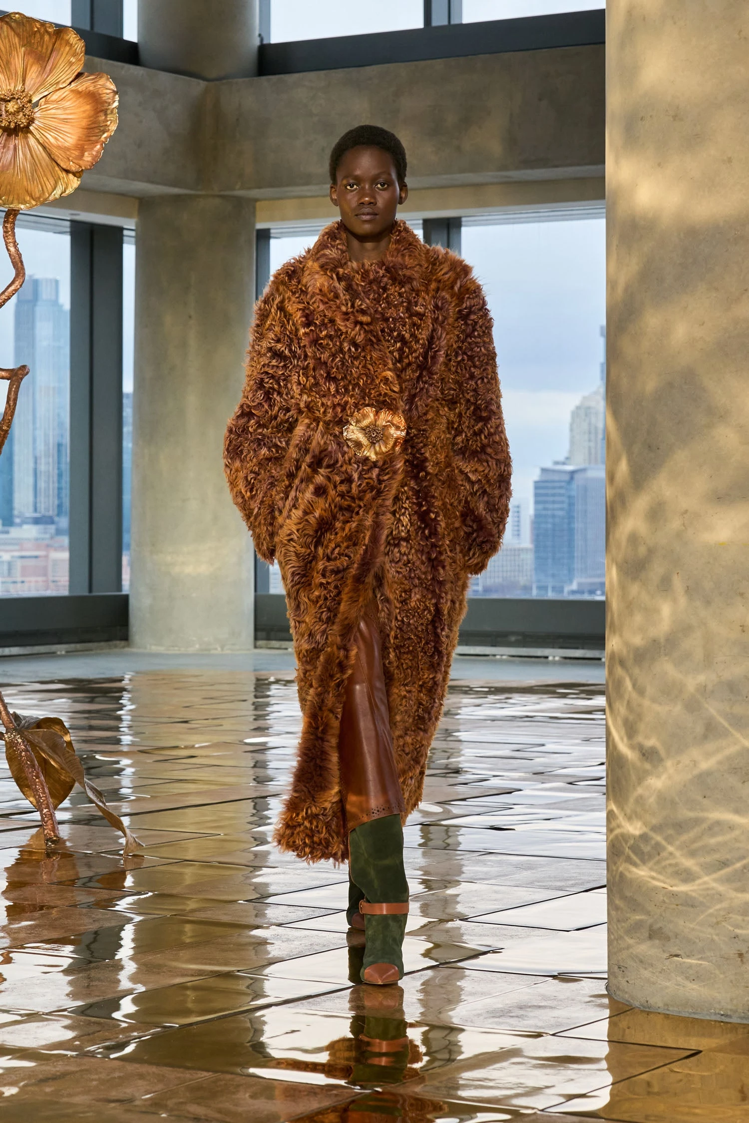 ULLA JOHNSON Ceryse Long Shearling Coat - Umber 8 ULLA JOHNSON Ceryse Long Shearling Coat - Umber - Image 8