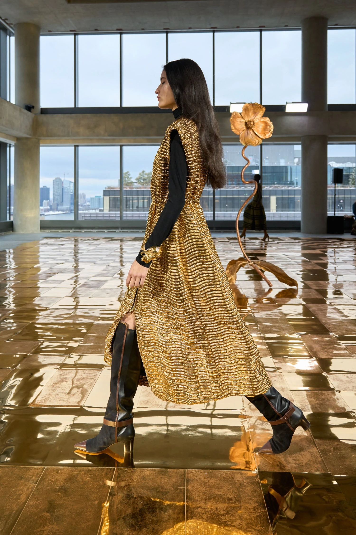 ULLA JOHNSON Agathe Metallic Short Sleeve Coat - Oro 5 ULLA JOHNSON Agathe Metallic Short Sleeve Coat - Oro - Image 5