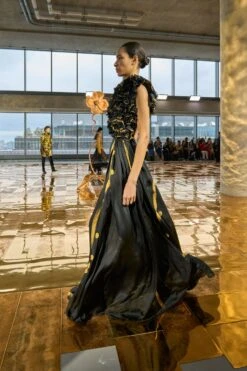 ULLA JOHNSON Byzantine Handpainted Silk Backless Gown - Gild 11 ULLA JOHNSON Byzantine Handpainted Silk Backless Gown - Gild -ULLA JOHNSON Outlet UllaJohnsonF25Side13 82c5640f 299e 4066 a22a d498b4d5bc9b