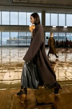 ULLA JOHNSON Aninda Leather Midi Skirt - Noir -ULLA JOHNSON Outlet UllaJohnsonF25Side35 3b43135a 1454 4fb5 8141 0b6a3a12871c