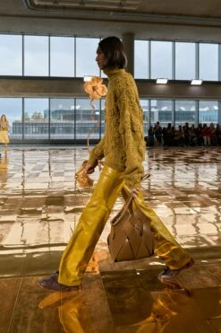 ULLA JOHNSON Kadin Leather Mid Rise Pant - Willow -ULLA JOHNSON Outlet UllaJohnsonF25Side44 fc99ce93 1fd9 49c0 82d2 a410c5a66b1b