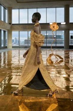 ULLA JOHNSON Nisha Metallic Draped Sleeve Gown - Oro -ULLA JOHNSON Outlet UllaJohnsonF25Side58 a0e22dde abb3 467e 8cdc 3da2f2247873