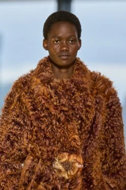 ULLA JOHNSON Ceryse Long Shearling Coat - Umber 19 ULLA JOHNSON Ceryse Long Shearling Coat - Umber -ULLA JOHNSON Outlet UllaJohnsonF25details064