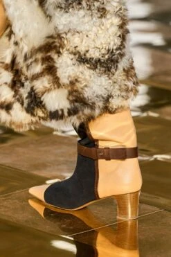 ULLA JOHNSON Kiki Patchwork Boot - Almond Mixte 17 ULLA JOHNSON Kiki Patchwork Boot - Almond Mixte -ULLA JOHNSON Outlet UllaJohnsonF25details075